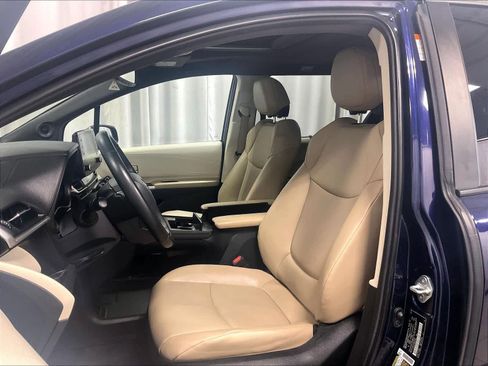 Used 2022 Toyota Sienna XLE w/ XLE Plus Package image 10