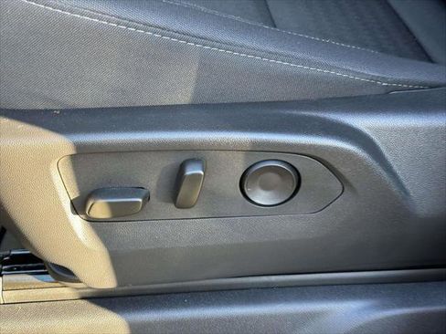 Used 2025 Chevrolet Silverado 1500 LT image 13