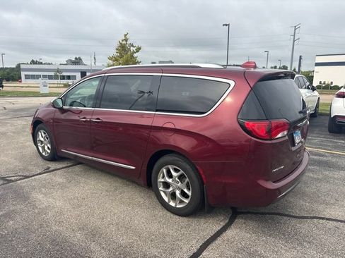Used 2017 Chrysler Pacifica Limited FWD image 5