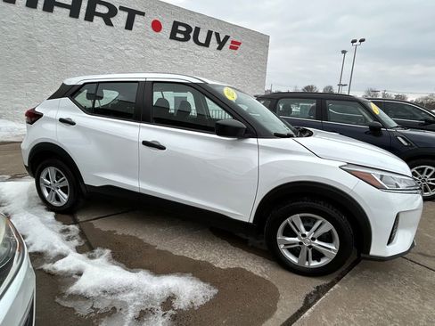 Used 2023 Nissan Kicks S image 5