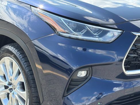 Used 2024 Toyota Highlander Limited AWD/4WD image 10
