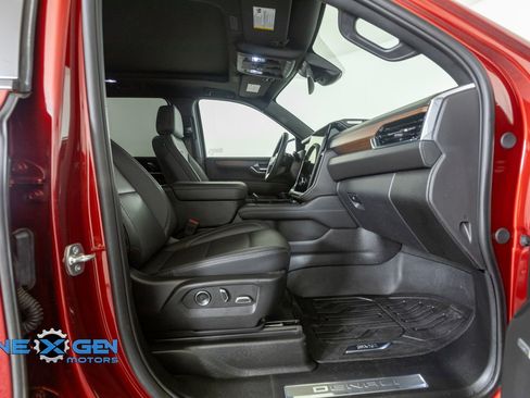 Used 2025 GMC Yukon XL Denali w/ Sun & Power Step Package AWD/4WD image 39