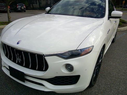 Used 2019 Maserati Levante AWD/4WD image 72