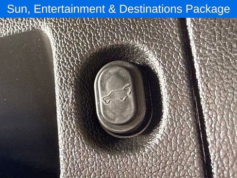 Used 2018 Chevrolet Suburban LT image 15