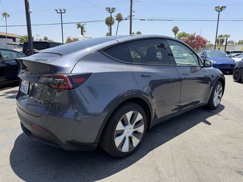 Used 2022 Tesla Model Y Long Range AWD/4WD image 4