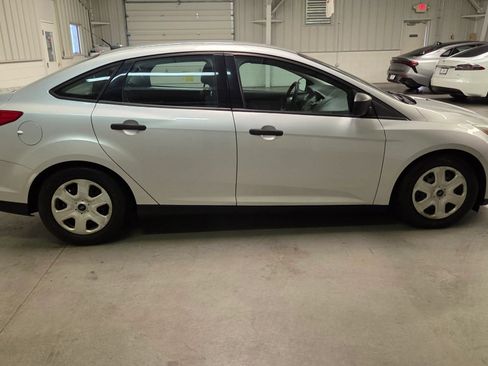 Used 2014 Ford Focus S FWD image 9