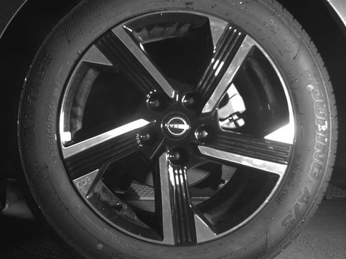 Used 2025 Nissan Sentra SV image 14