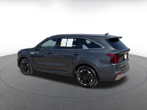 Used 2024 Kia Sorento S FWD image 8