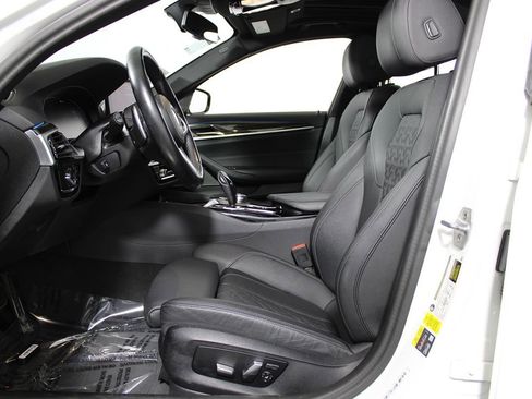 Used 2023 BMW 530e w/ M Sport Package image 29