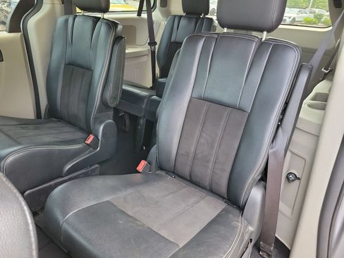 Used 2019 Dodge Grand Caravan SXT FWD image 13