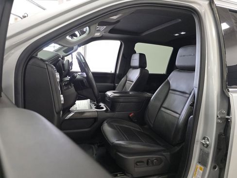 Used 2022 GMC Sierra 3500 Denali w/ Denali Ultimate Package image 9
