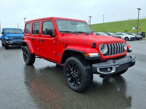 Used 2025 Jeep Wrangler Unlimited Sahara w/ Safety Group AWD/4WD image 1