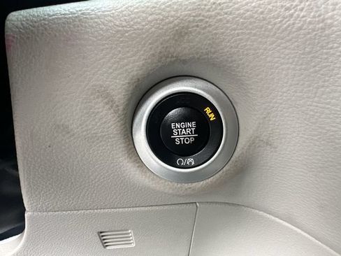 Used 2022 Chrysler Pacifica Touring-L FWD image 34
