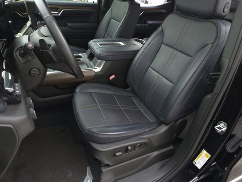 Used 2022 Chevrolet Silverado 1500 High Country w/ Technology Package image 10