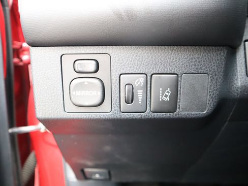 Used 2017 Toyota RAV4 SE w/ Advanced Technology Package image 33