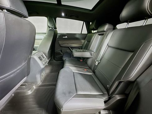 Used 2023 Volkswagen Atlas Cross Sport SE FWD image 4