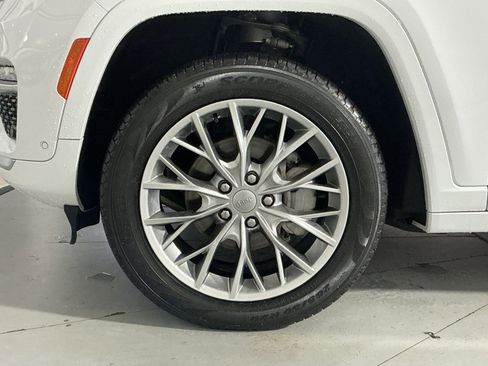 Used 2023 Jeep Grand Cherokee Summit w/ Luxury Tech Group V image 20
