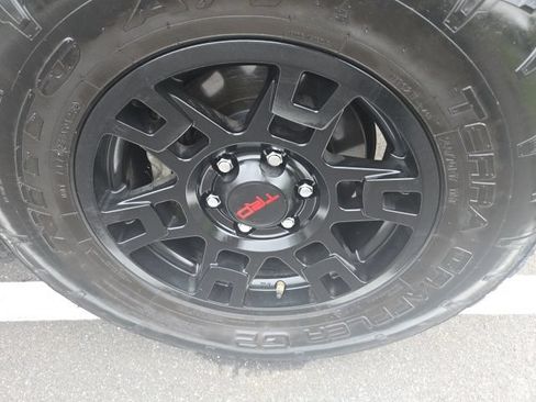 Used 2021 Toyota 4Runner TRD Off-Road AWD/4WD image 19