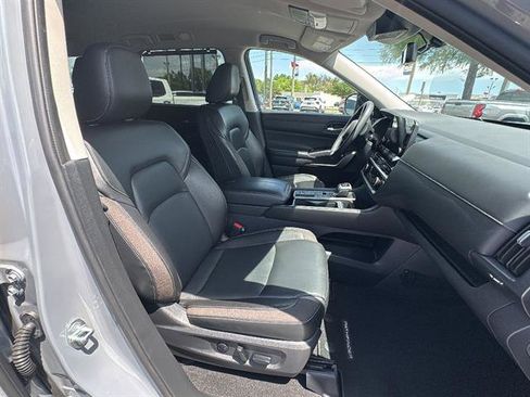 Used 2023 Nissan Pathfinder SL w/ Lighting Package (N92) image 14