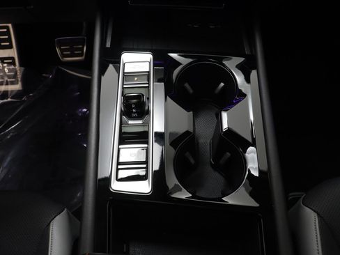 Used 2025 Volkswagen Atlas Peak Edition SE image 11