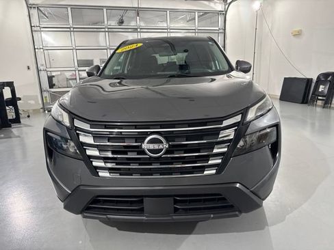 Used 2024 Nissan Rogue SV FWD image 2