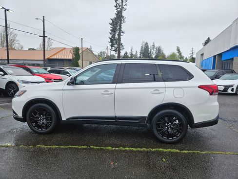Used 2019 Mitsubishi Outlander SE AWD/4WD image 2