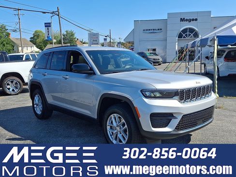 New 2025 Jeep Grand Cherokee Laredo X w/ Luxury Tech Group I AWD/4WD image 1