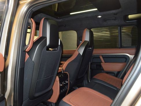 Certified 2025 Land Rover Defender 110 AWD/4WD image 32