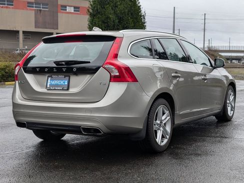 Used 2015 Volvo V60 T5 Platinum image 7