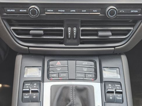 Certified 2020 Porsche Macan S AWD/4WD image 19
