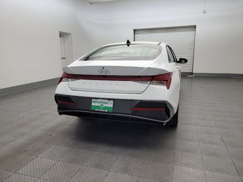 Used 2025 Hyundai Elantra SEL FWD image 7