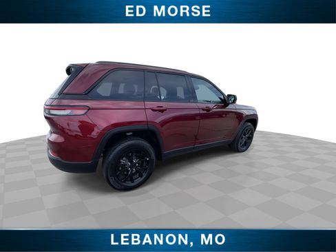 Used 2025 Jeep Grand Cherokee Altitude AWD/4WD image 8