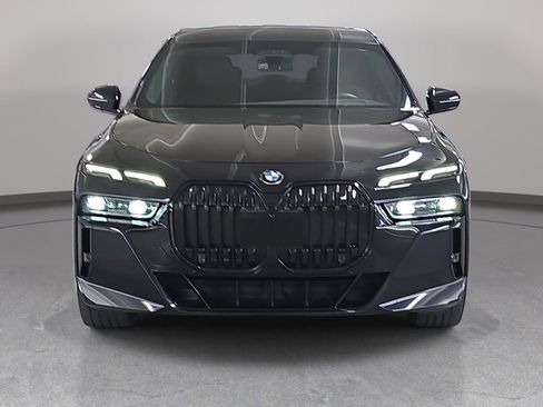 Used 2023 BMW 740i RWD image 3
