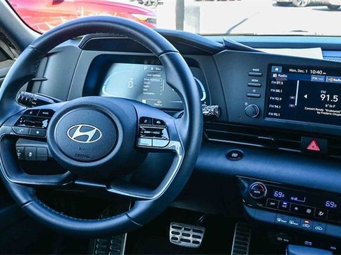 Certified 2025 Hyundai Elantra Sport image 17