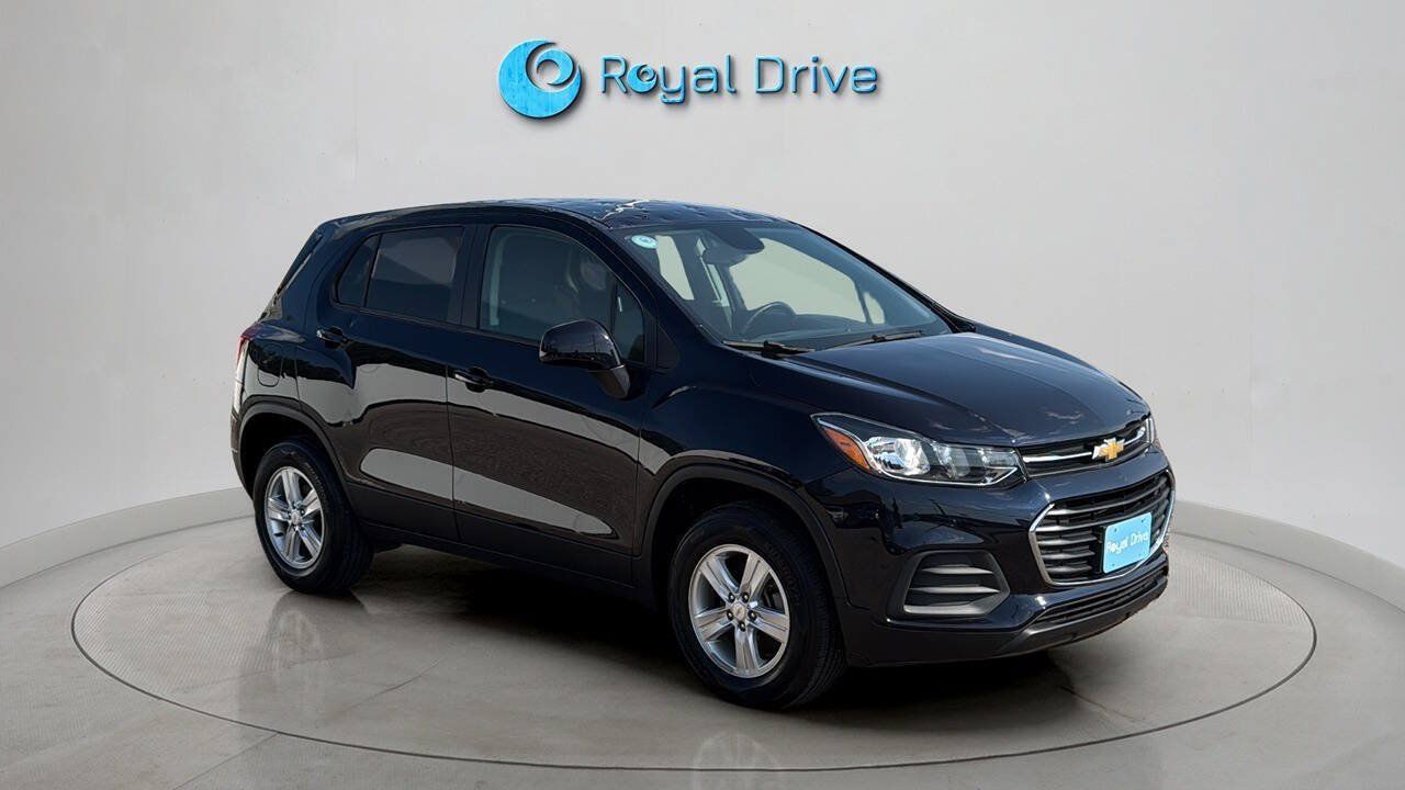 Used 2022 Chevrolet Trax LS w/ Tint and Cruise Package AWD/4WD image 8