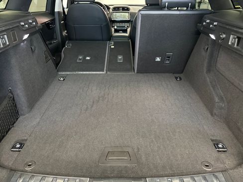 Used 2019 Jaguar F-PACE Premium image 33
