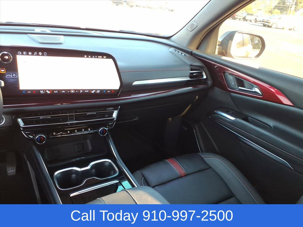 Used 2025 Chevrolet Traverse RS w/ LPO, Floor Liner Package FWD image 15