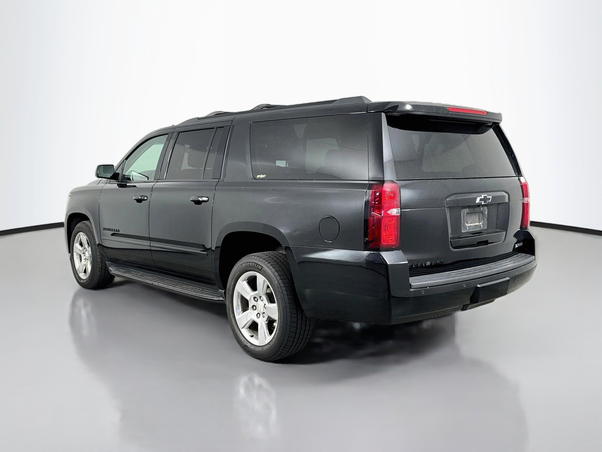 Used 2018 Chevrolet Suburban Premier w/ RST Edition AWD/4WD image 5