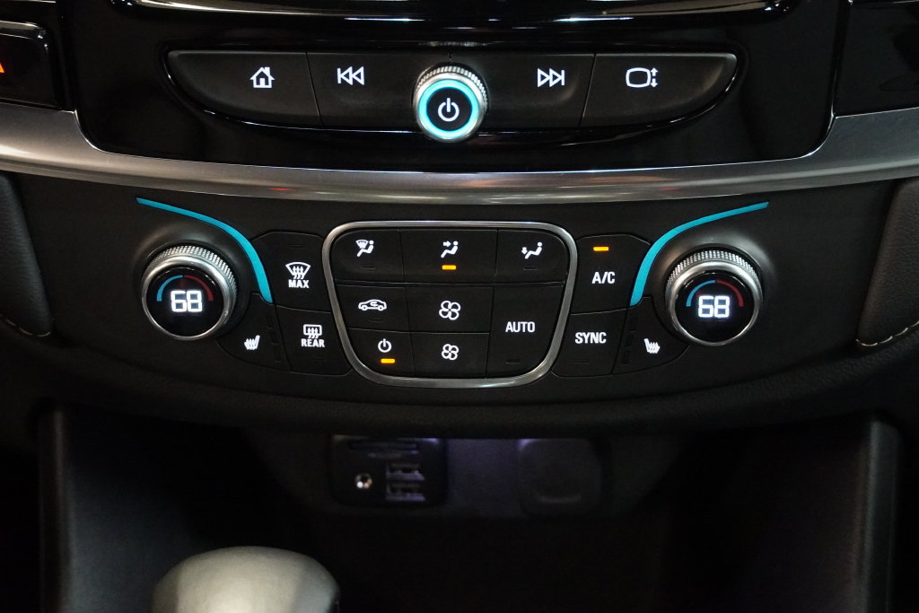 Used 2023 Chevrolet Traverse LT w/ LT Premium Package AWD/4WD image 29