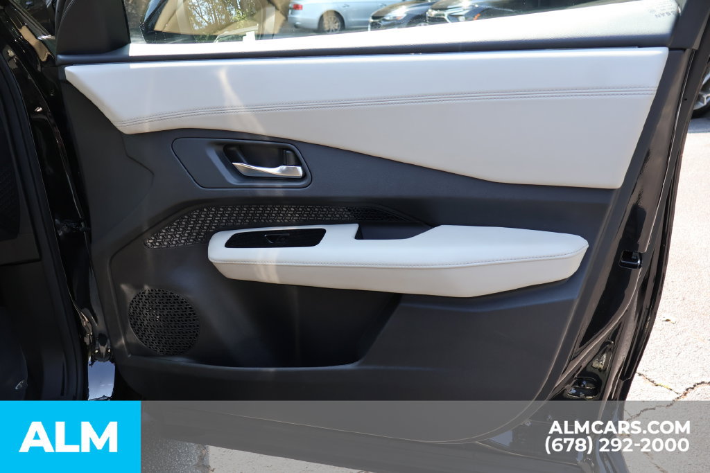 Used 2023 Nissan Ariya AWD image 28