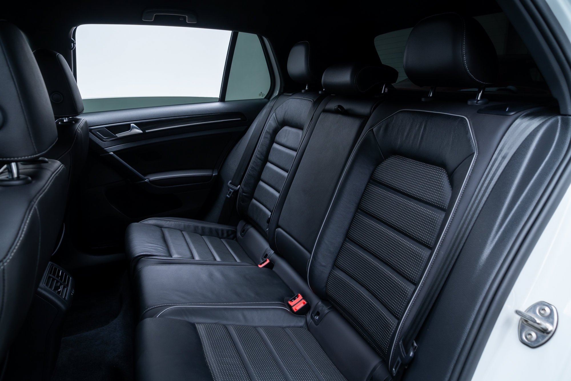 Used 2019 Volkswagen Golf R 4-Door AWD/4WD image 22