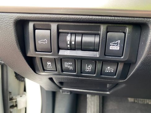 Used 2018 Subaru Outback 3.6R Touring AWD/4WD image 24