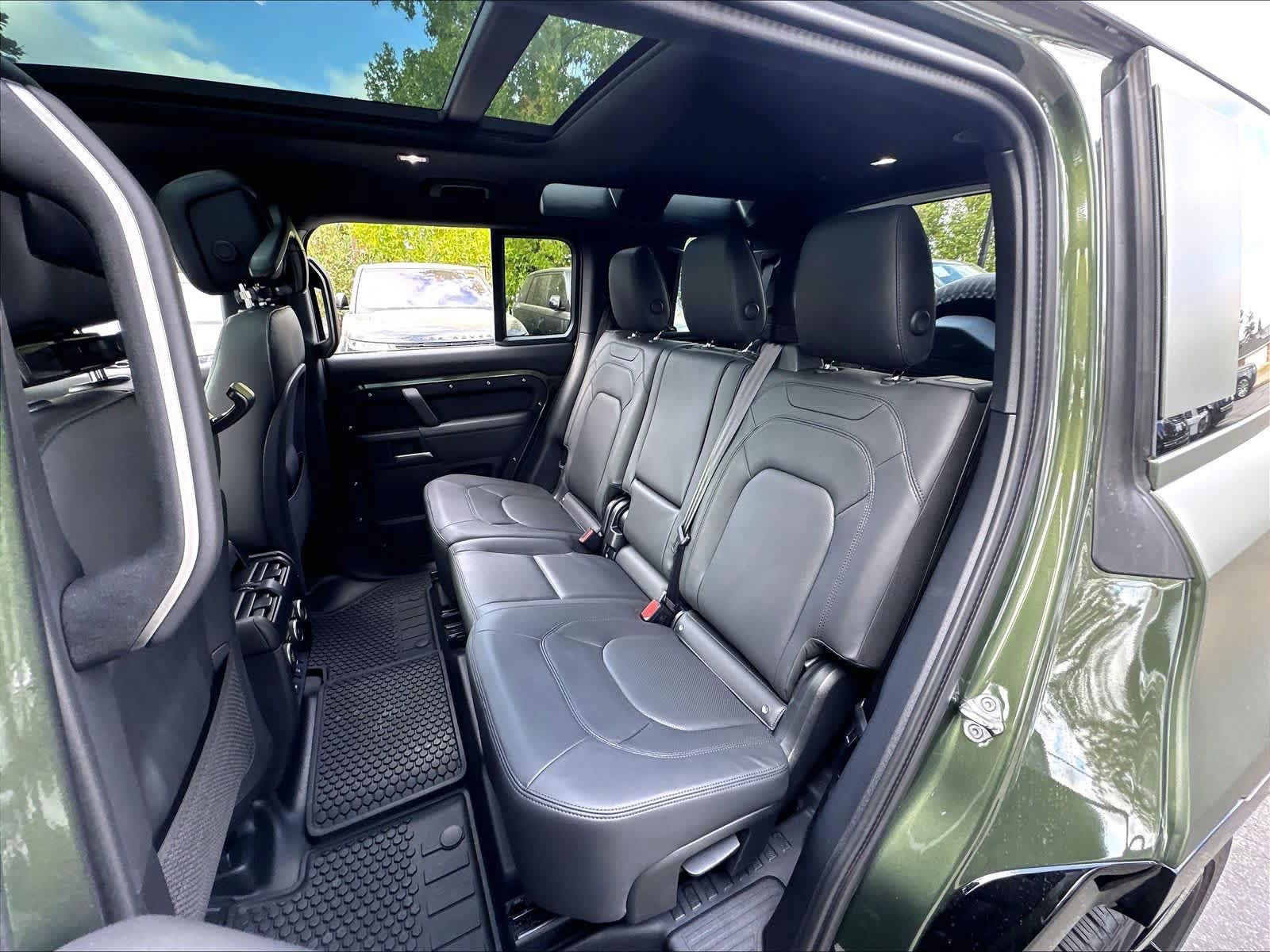 New 2026 Land Rover Defender 110 X-Dynamic SE AWD/4WD image 12