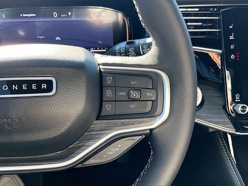 Used 2023 Jeep Wagoneer Series III w/ Premium Group I image 21