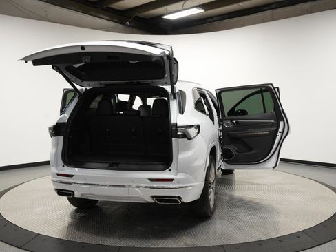 New 2026 Buick Enclave Avenir image 10