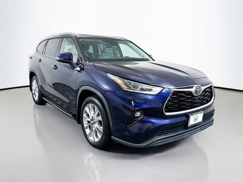 Used 2020 Toyota Highlander Limited image 3