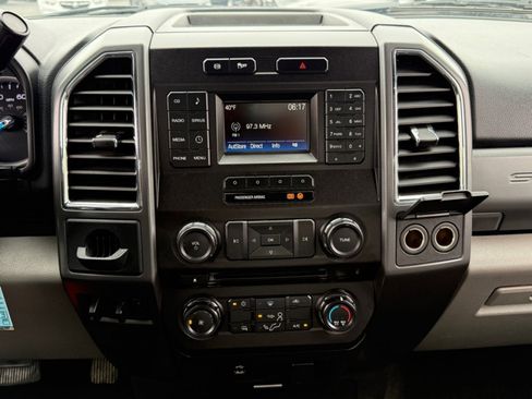 Used 2017 Ford F550 2WD Regular Cab Super Duty image 19