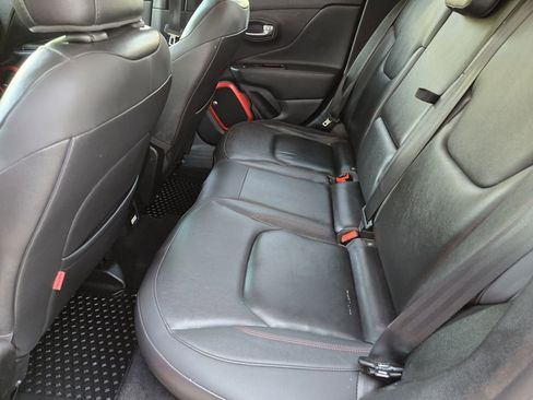 Used 2017 Jeep Renegade Trailhawk w/ Premium Trailhawk Package image 20