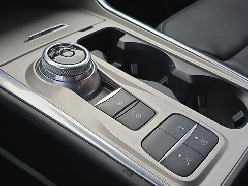 Used 2022 Ford Explorer XLT w/ Equipment Group 202A image 19