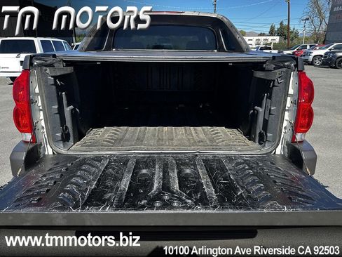 Used 2004 Chevrolet Avalanche Z66 w/ Preferred Equipment Group image 21